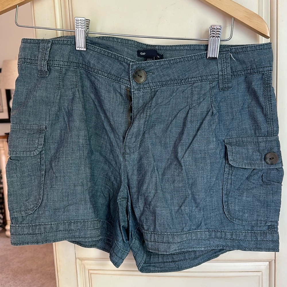 Gap Outlet shorts in blue; light weight